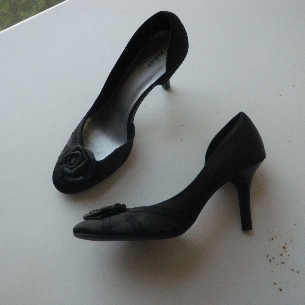 Black Heels w/ Rose on Toe